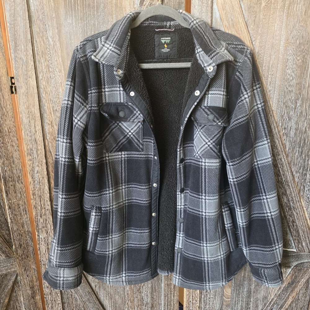 Voyager Shirt Men's Size Medium‎ Black & Gray Plaid Jacket Lined Fleece Snaps